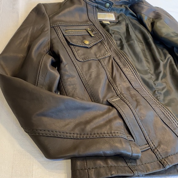 Michael Kors brown leather jacket. Perfect fit. Soft leather. Brown. Size small - Picture 8 of 10